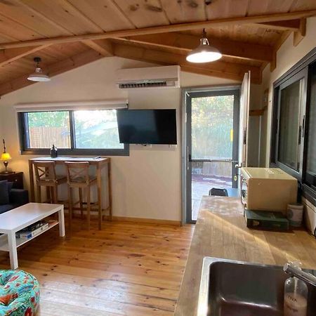 Bit Cabin Near The Airport Kfar Daniel Ngoại thất bức ảnh